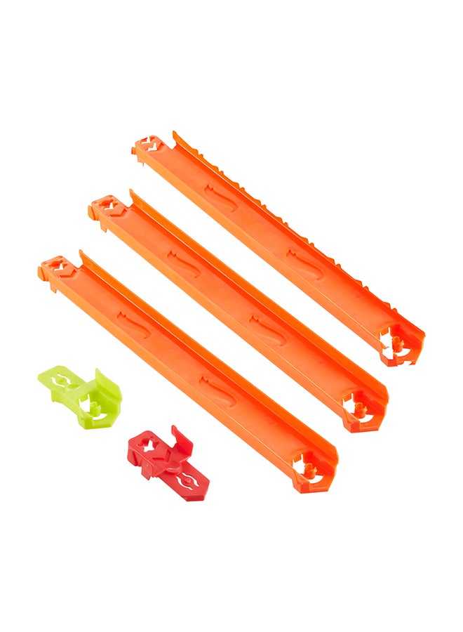 Hot Wheels مجموعة المسار، مجموعة منشئ المسار مع 3 أقدام من المسار المستقيم السريع: 2 قطعة مصبوبة بطول 12 إنش، 1 مسار مرن بطول 12 إنش و 2 محولات - Image 4