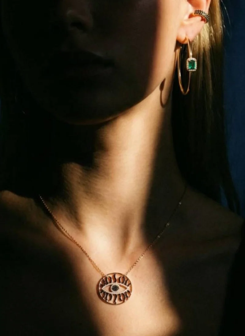 Necklace w/eyes