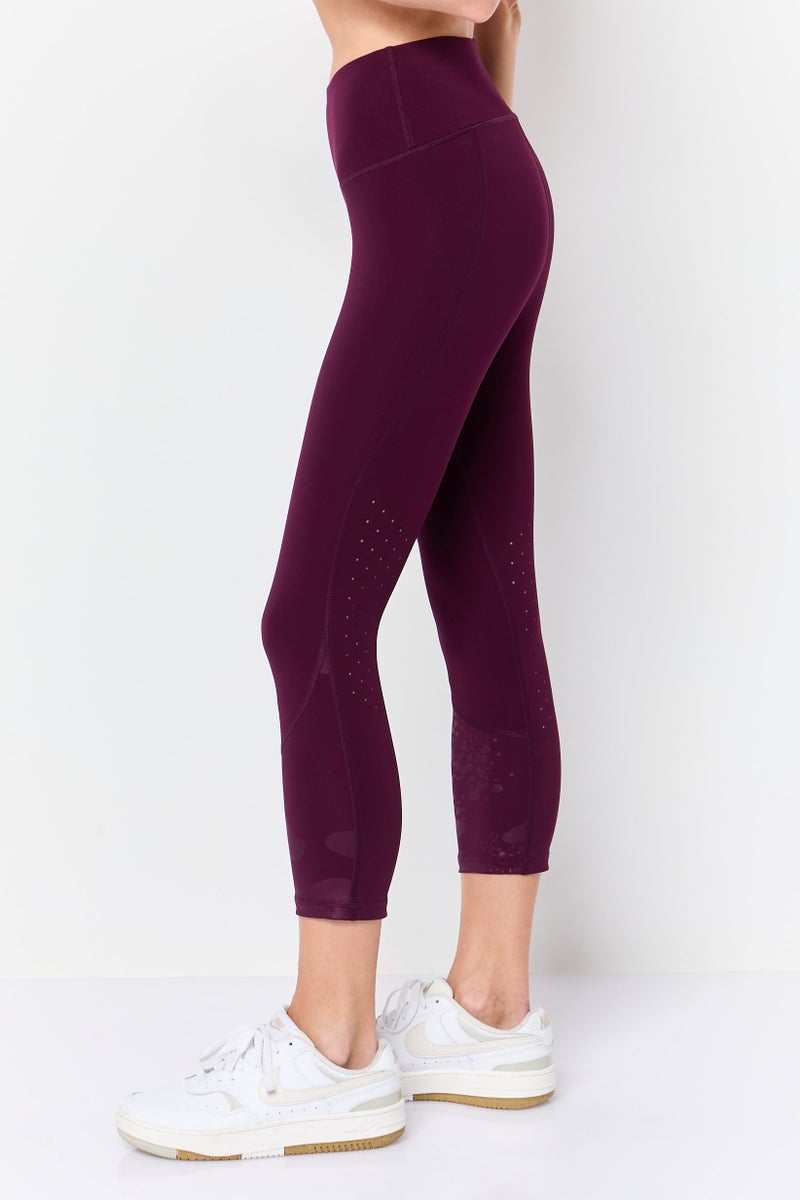 UNDER ARMOUR سراويل كابري رياضية للنساء، بوردو - Image 4