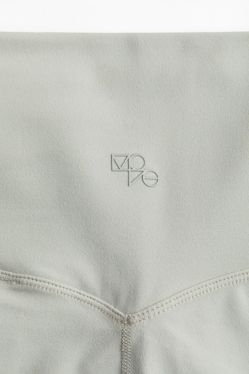 اتش اند ام شورت رياضي من نسيج سوفت موف ليكرا