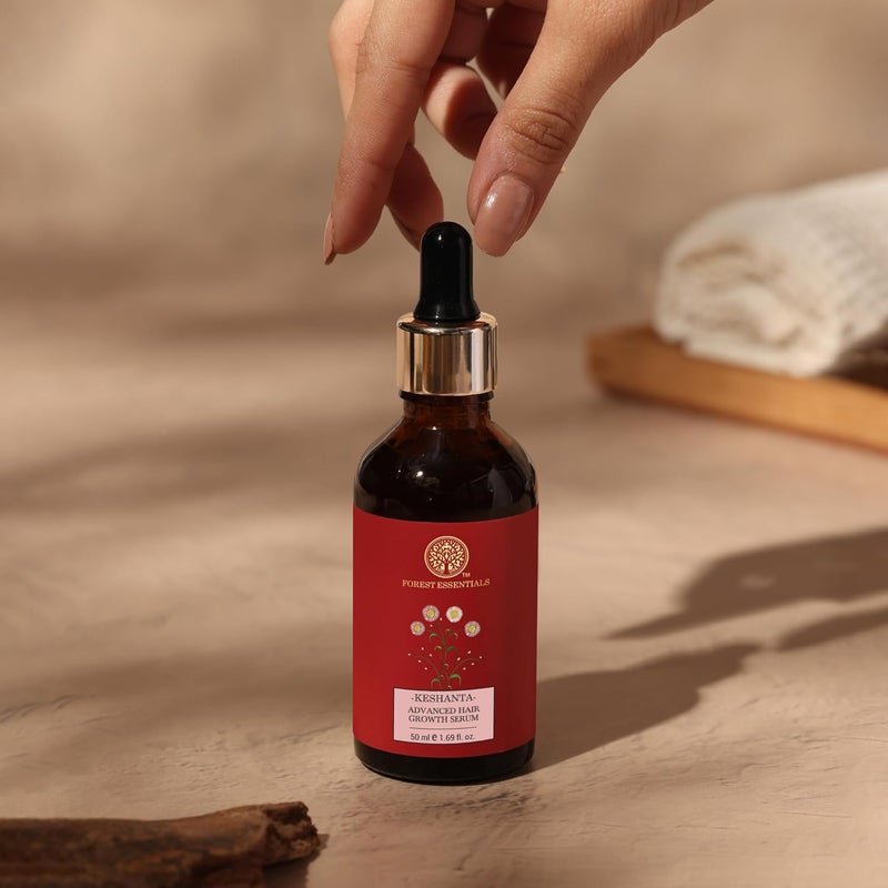Forest Essentials سيروم كيشانتا المتقدم لنمو الشعر من فوريست إيسينشالز - سيروم أعشاب لتقليل تساقط الشعر - زيت طبيعي لنمو الشعر - سيروم لفروة الرأس بالأعشاب 50 مل - Image 5