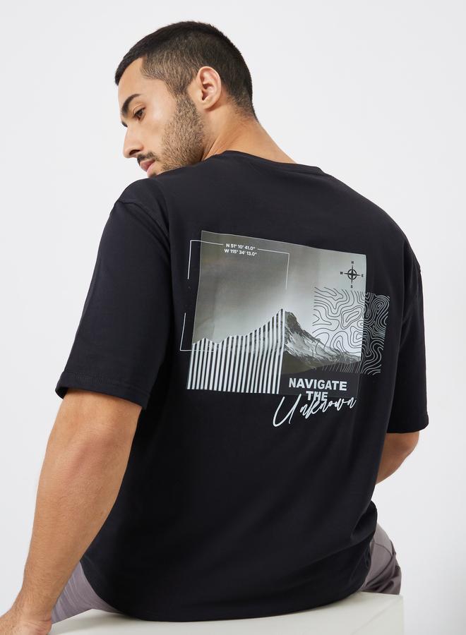 ستايلي تيشيرت بقصة واسعة وطبعة جرافيك - Image 1