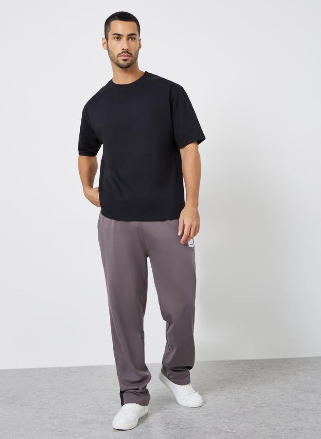 ستايلي تيشيرت بقصة واسعة وطبعة جرافيك - Image 2