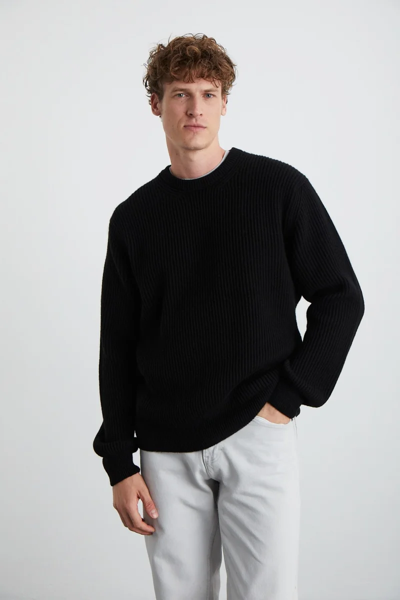 جريميلانج Reinen Men's Recyle Soft Crew Neck Oversize Knitwear Black Sweater