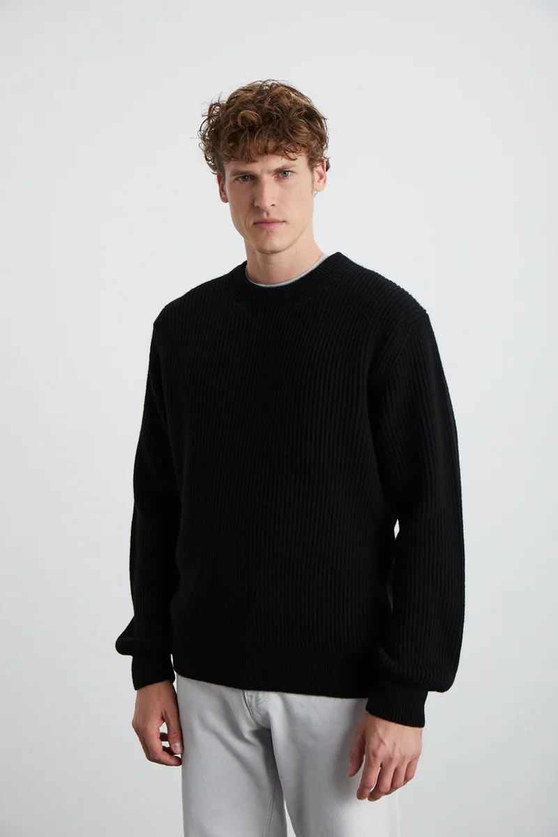 جريميلانج Reinen Men's Recyle Soft Crew Neck Oversize Knitwear Black Sweater
