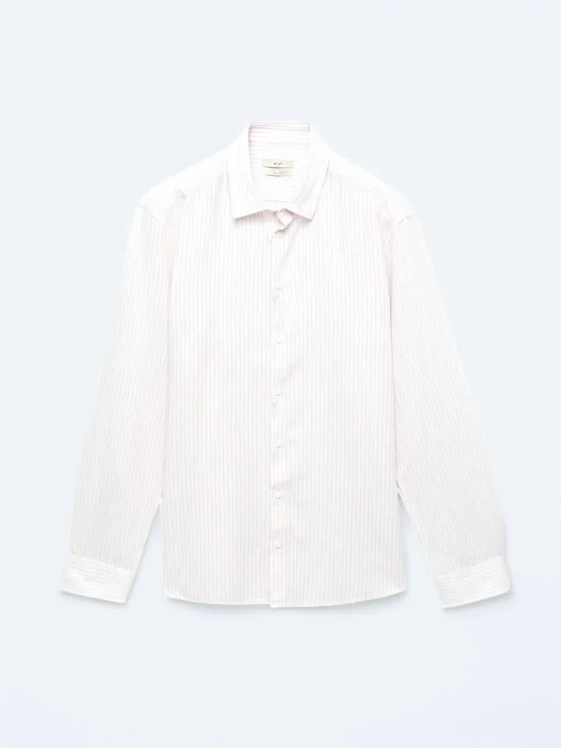 كيب قميص قطني مخطط باللون الوردي، بقصة عادية، مصنوع من مزيج القطن، مناسب للإطلالات الكاجوال.