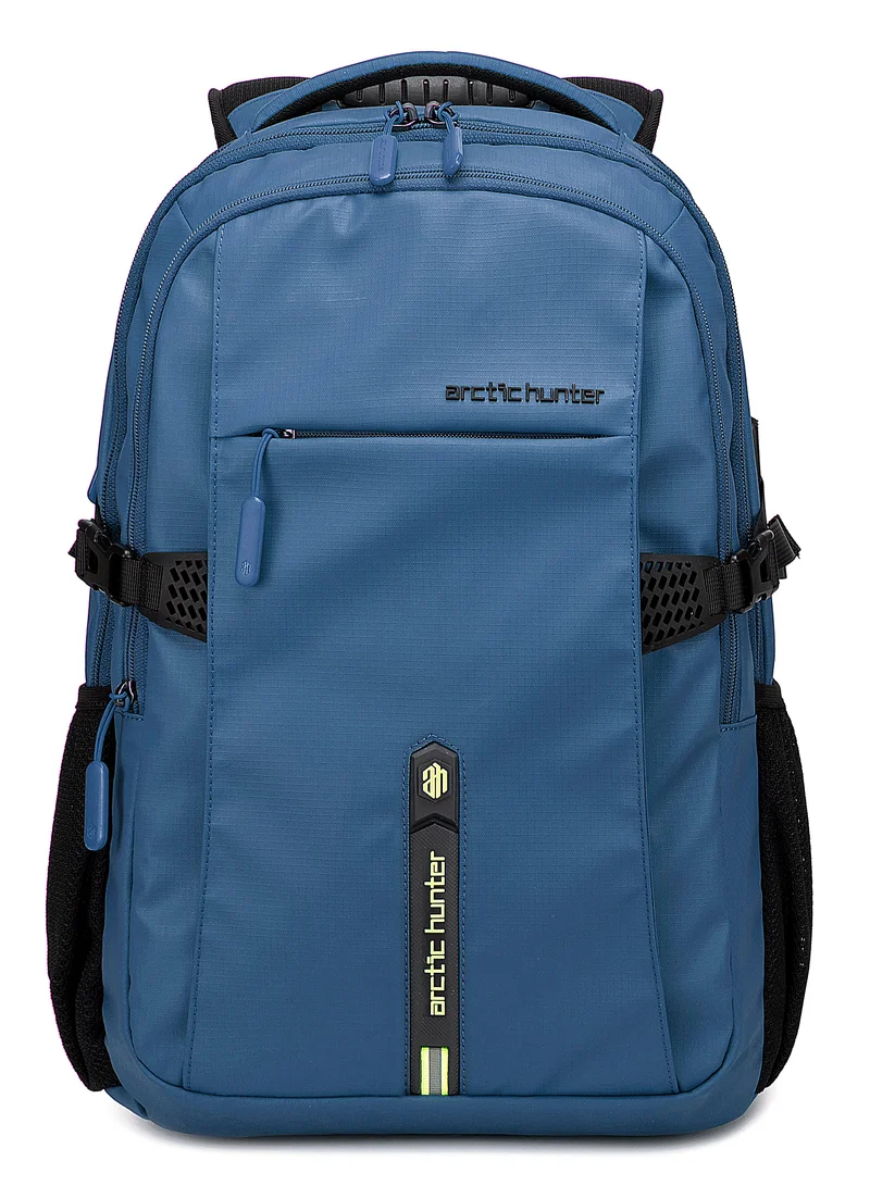 ARCTIC HUNTER Travel Daypack Water Repellant Scratch Resistant 30L Backpack with Built In USB/Headphone Port for Men and Women B00388 Blue