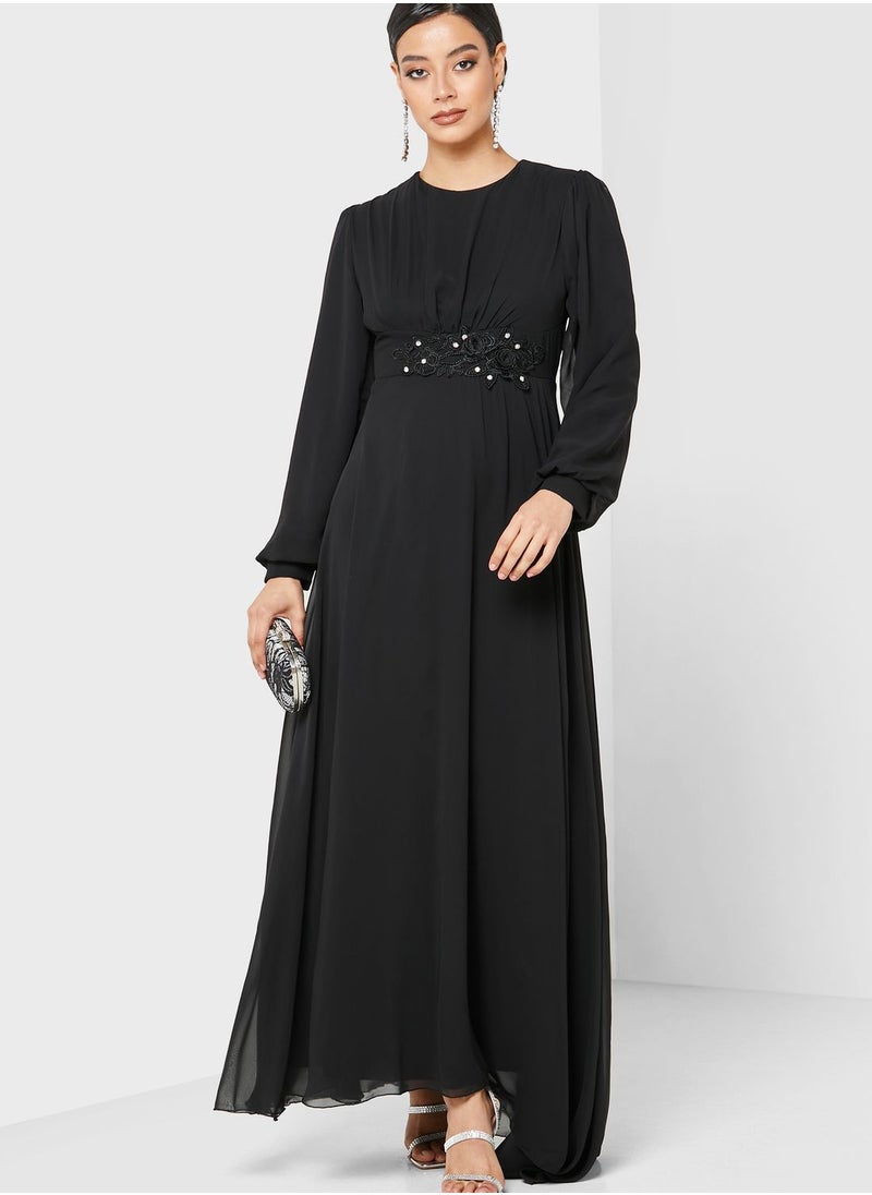 خزانة - فستان ماكسي بخصر مزين - Image 1