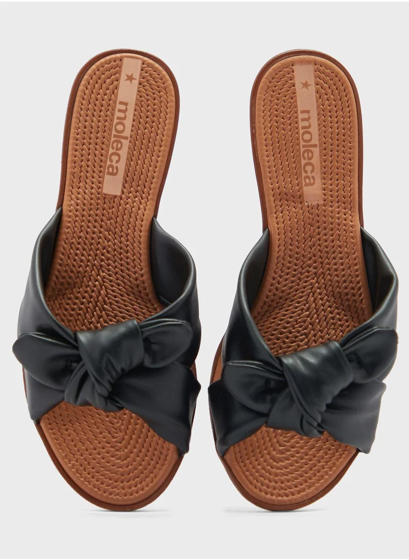 موليكا Hadassah Cross Strap Flat Sandals
