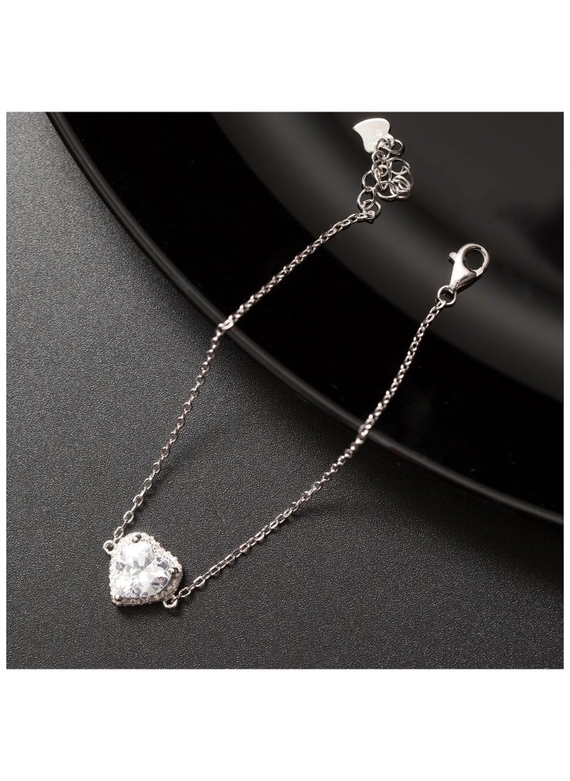 باندورا "اكتشف الأناقة الخالدة لسوار Pandora White Heart الخاص بنا: قطعة مصنوعة بشكل جميل ترمز إلى الحب والنقاء، مثالية للتخصيص وهدية مدروسة لكل مناسبة!"  - Image 1