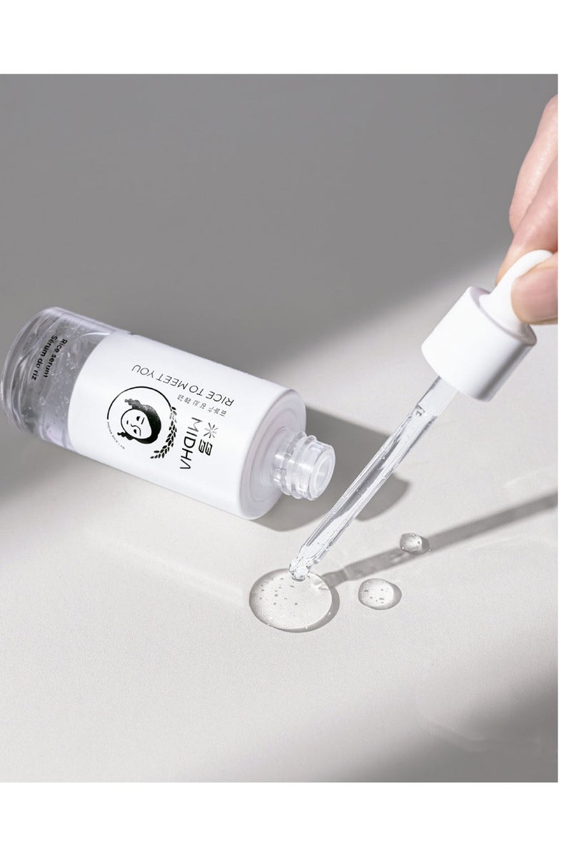 MIDHA Rice Serum 50ml is a lightweight, daily-use serum that helps firm, hydrate, and brighten the skin. It deeply moisturizes while improving elasticity and skin texture.  The serum also supports the skin barrier, protects against environmental stress, and visibly reduces the appearance of fine lines. - Image 3