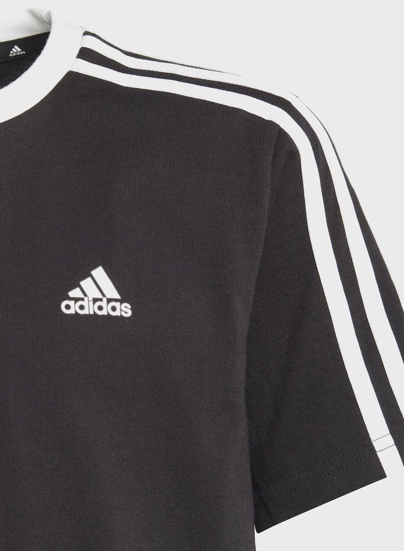 adidas تي شيرت Boyfriend من القطن بقصة فضفاضة بثلاثة خطوط من Essentials