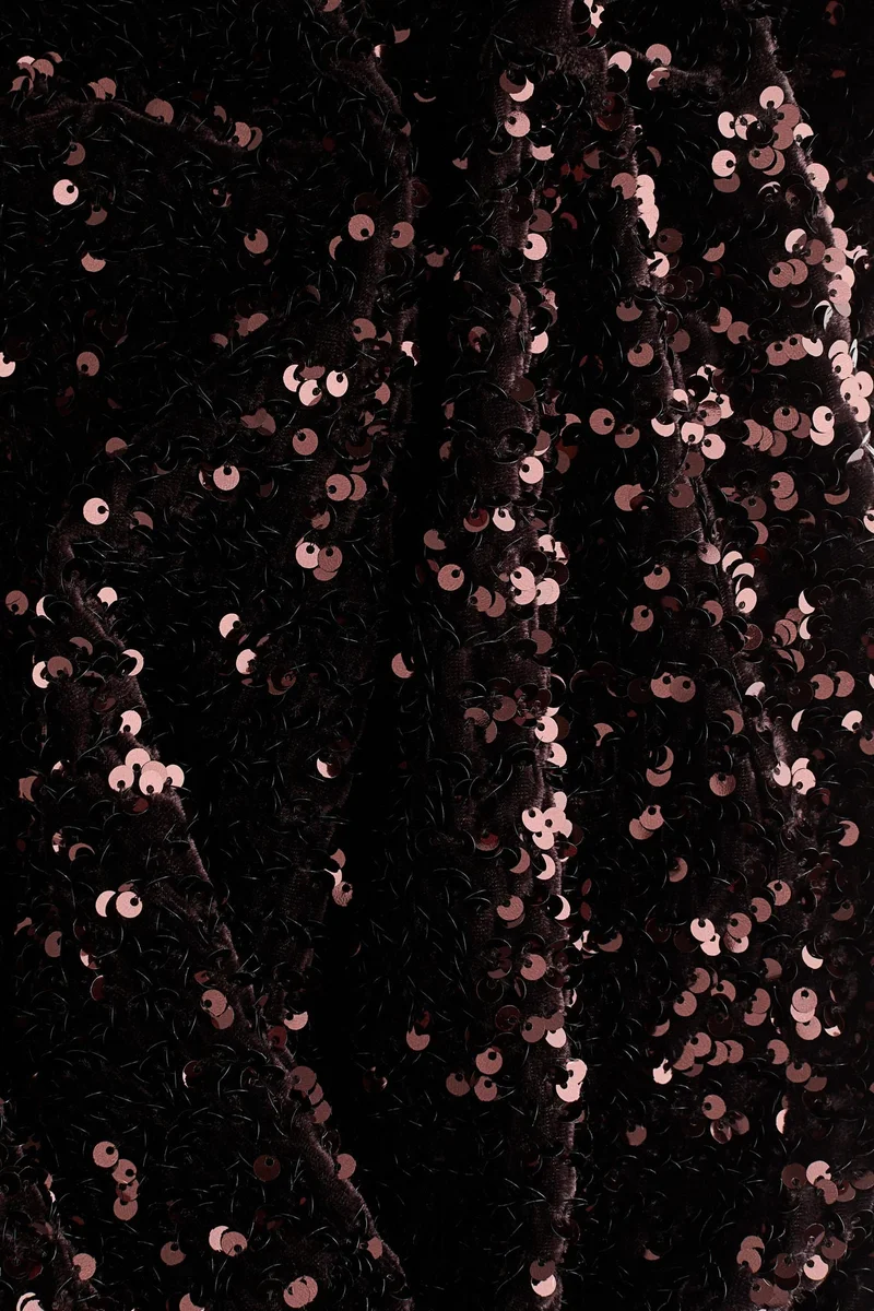 اتش اند ام بلوزة مزيّنة بالترتر