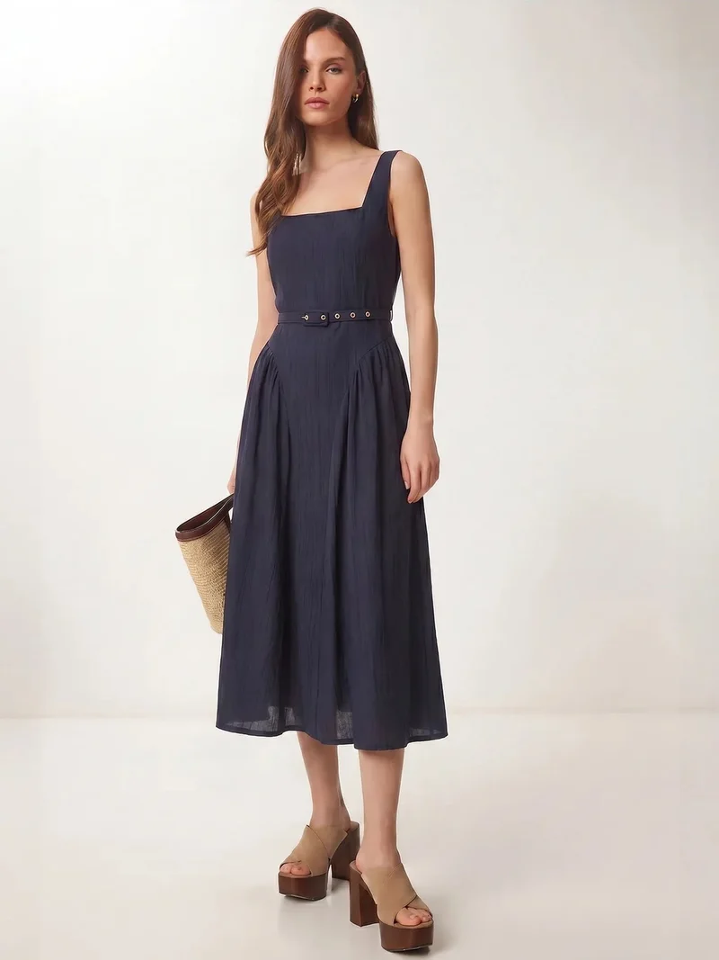 السعادة في إسطنبول ISTANBUL Belted Sleeveless Midi Dress