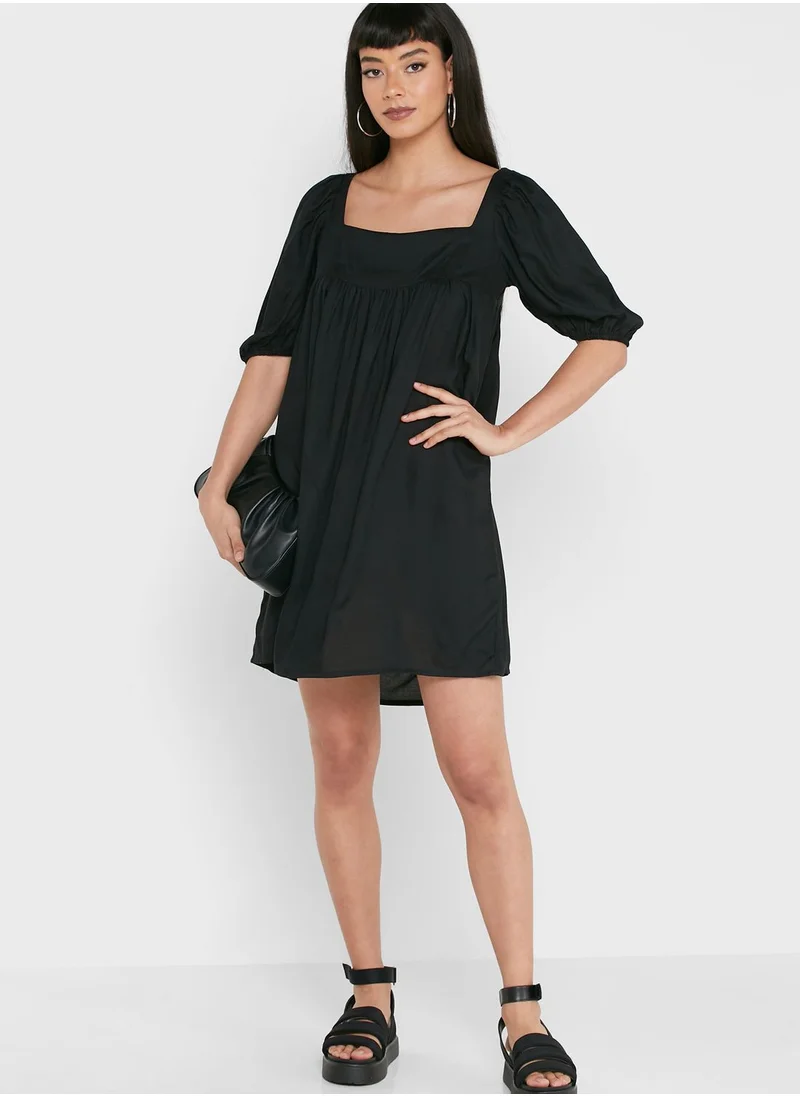 THE VANCA Tiered Puff Sleeve Dress