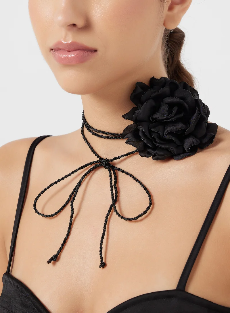 جينجر Oversized Floral Tie Up Choker Necklace