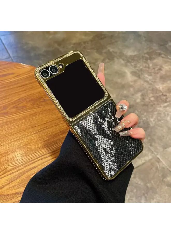 غطاء بتصميم جلد الثعبان باللون البنفسجي الفاتح لهاتف Samsung Z Flip 7 - Image 3