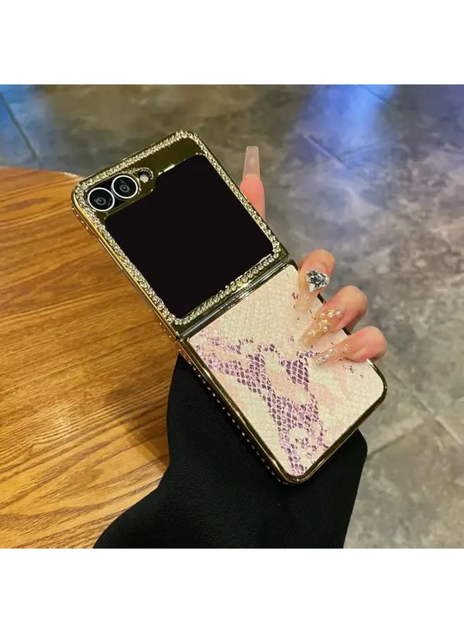 غطاء بتصميم جلد الثعبان باللون البنفسجي الفاتح لهاتف Samsung Z Flip 7 - Image 2