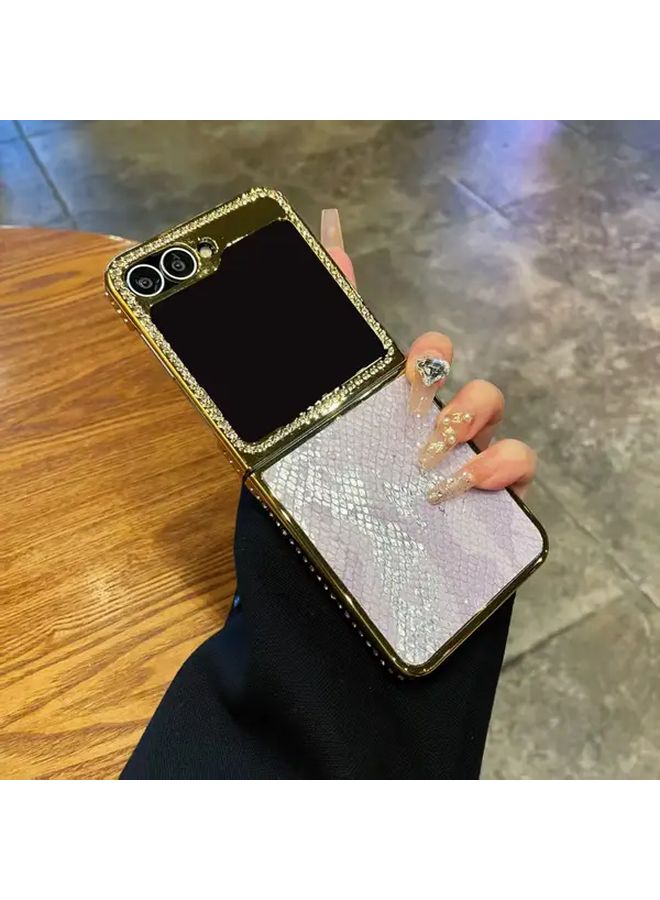 غطاء بتصميم جلد الثعبان باللون البنفسجي الفاتح لهاتف Samsung Z Flip 7 - Image 5