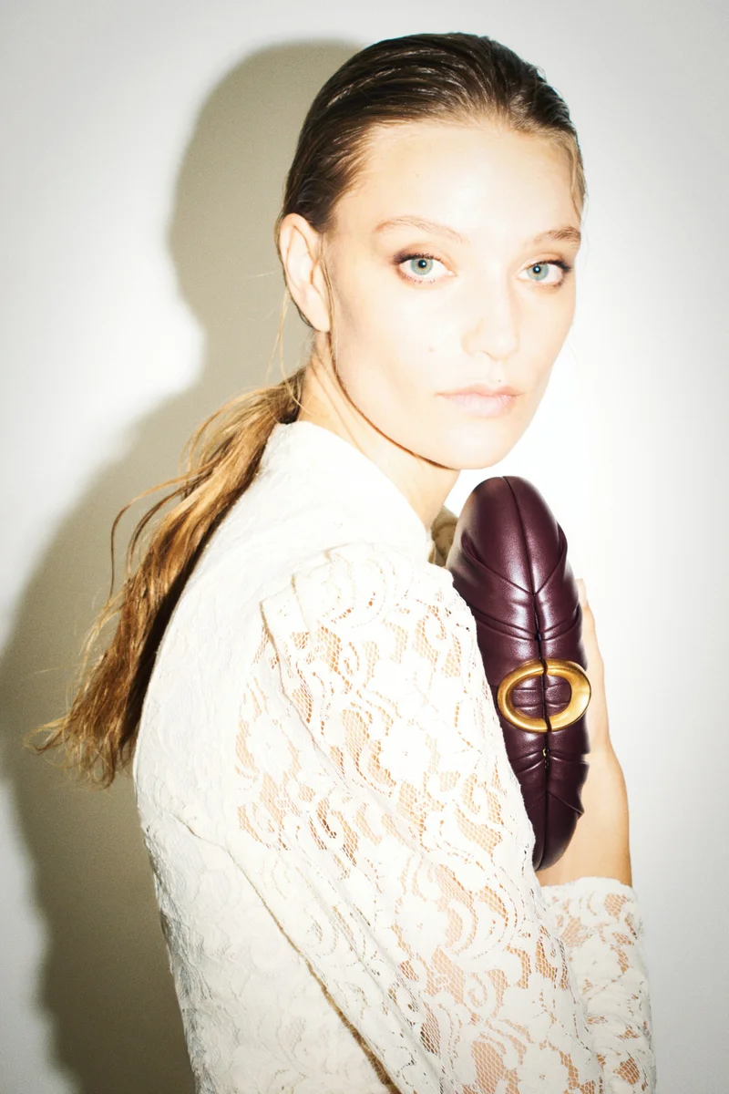 Chain-strap coated clutch