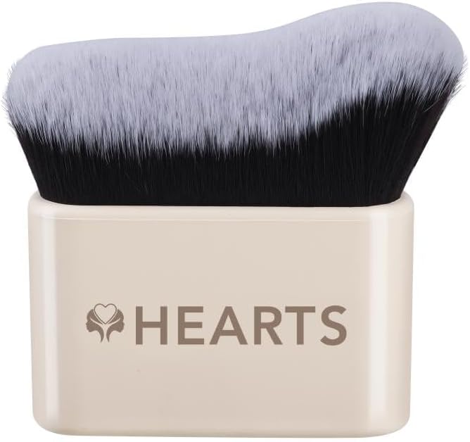 فرشاة الأساس السائل وهايلايتر القلوب