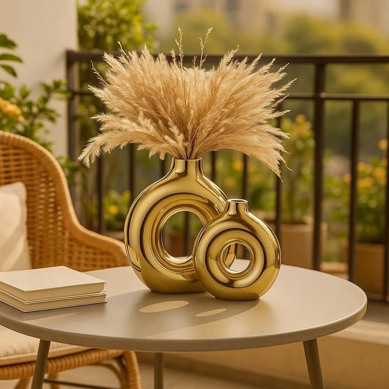 XTORE مزهرية دائرية خزفية ذهبية معدنية لتزيين المنزل | مزهرية زخرفية بتصميم بسيط لغرفة المعيشة، غرفة النوم، المكتب، الرف، طاولة القهوة، طاولة الطعام - (عبوة من 2، العشب غير متضمن) - Image 3