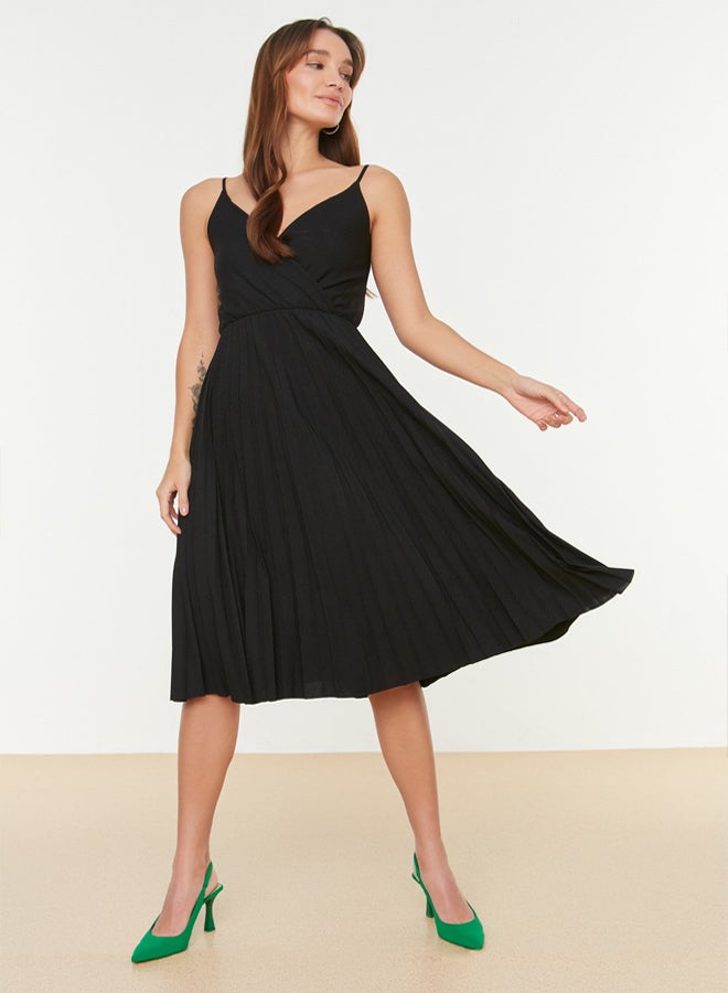 trendyol Black Waist Opening Midi Double Breasted Pleated Adjustable Strap Flexible Knit Dress - Image 4