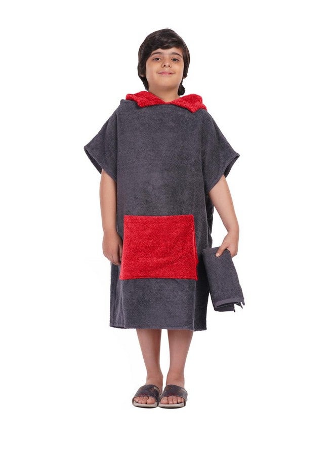 ALLEN & MATE ألين ومات منشفة شاطئ للأطفال 100% قطن بونشو - رداء تغيير سباحة سريع الجفاف مع غطاء ورقم جيب للأولاد والبنات (10-13 سنة، رمادي/أحمر) - Image 1