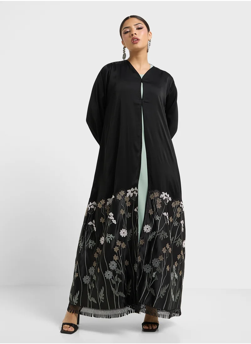 hayas closet Embroidered V-Neck Abaya