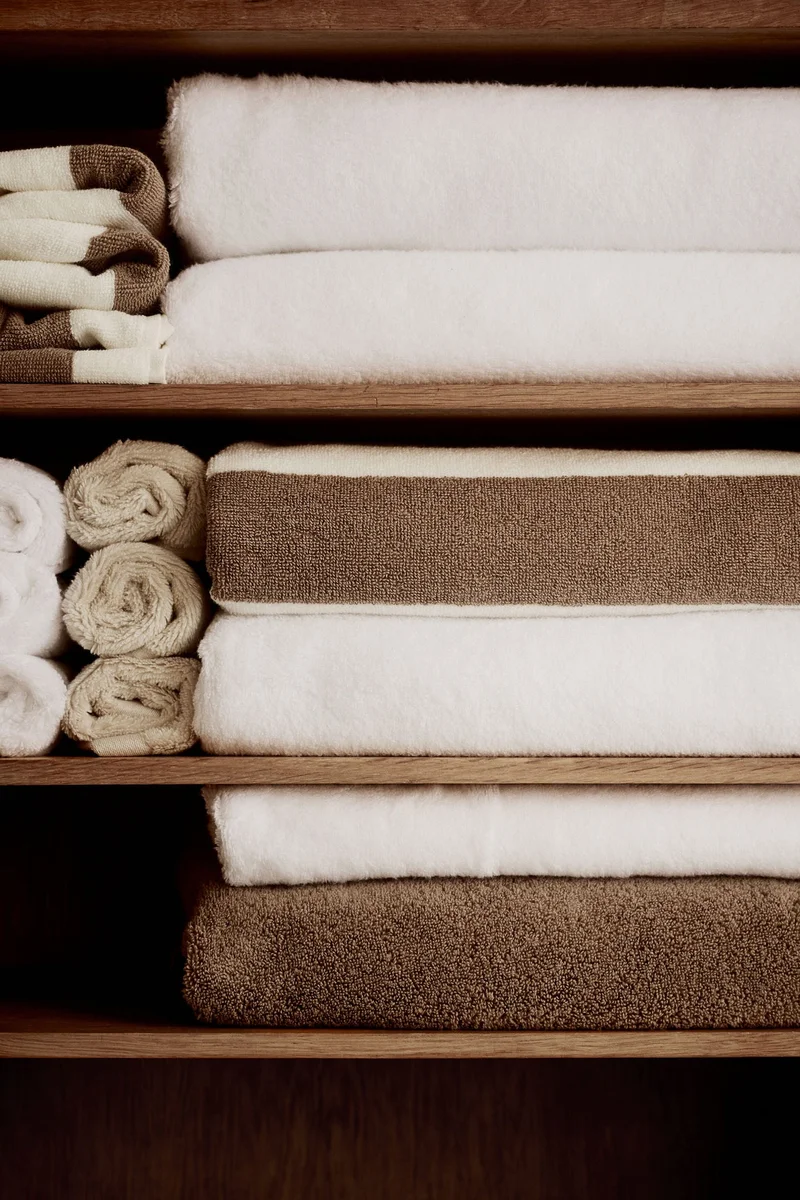 H&M Soft terry bath sheet