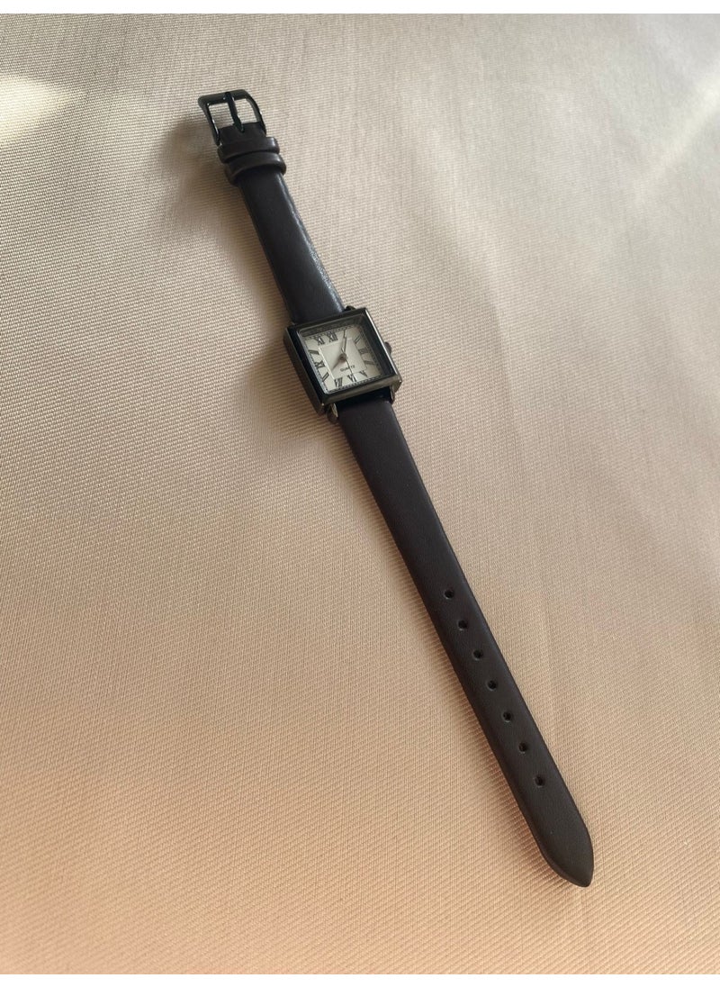 QUARTZ ساعة يد نسائية (بنية مربعة)  - Image 3