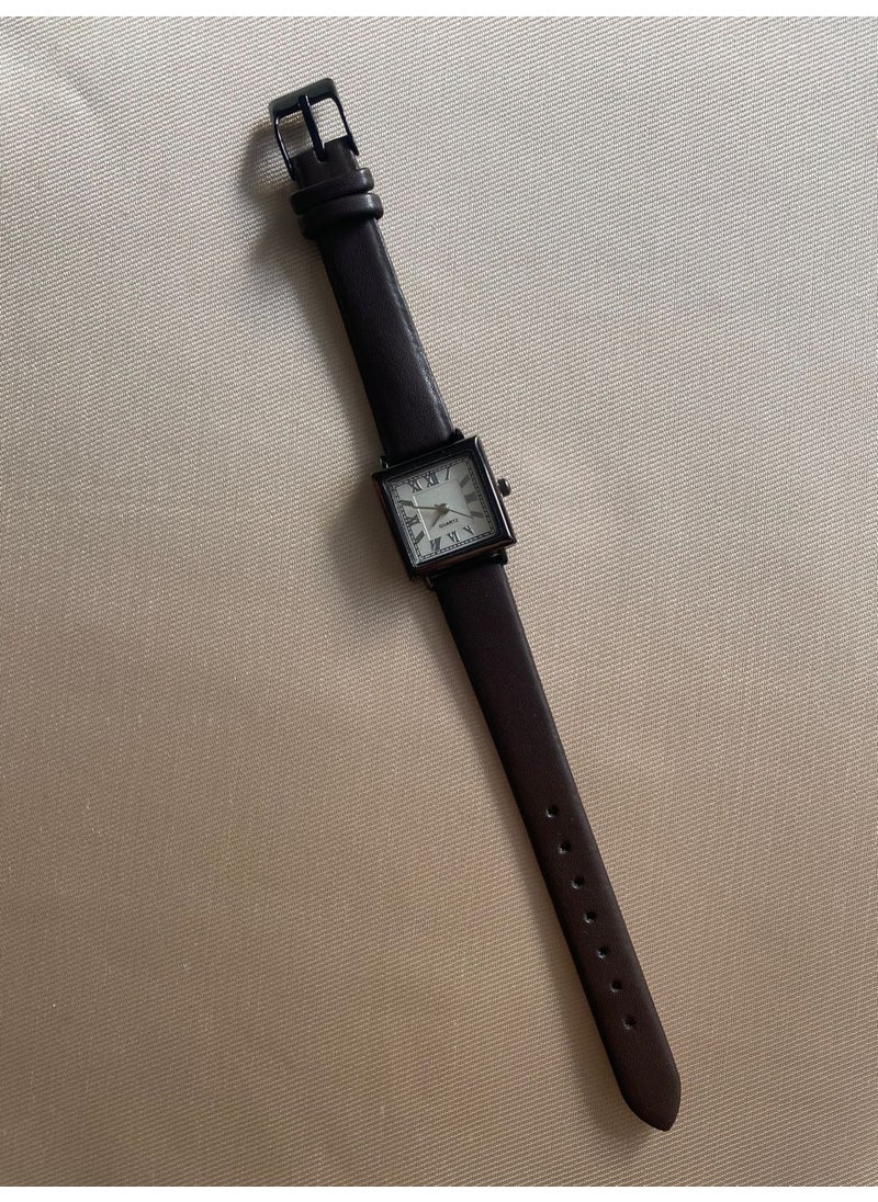 QUARTZ ساعة يد نسائية (بنية مربعة)  - Image 5