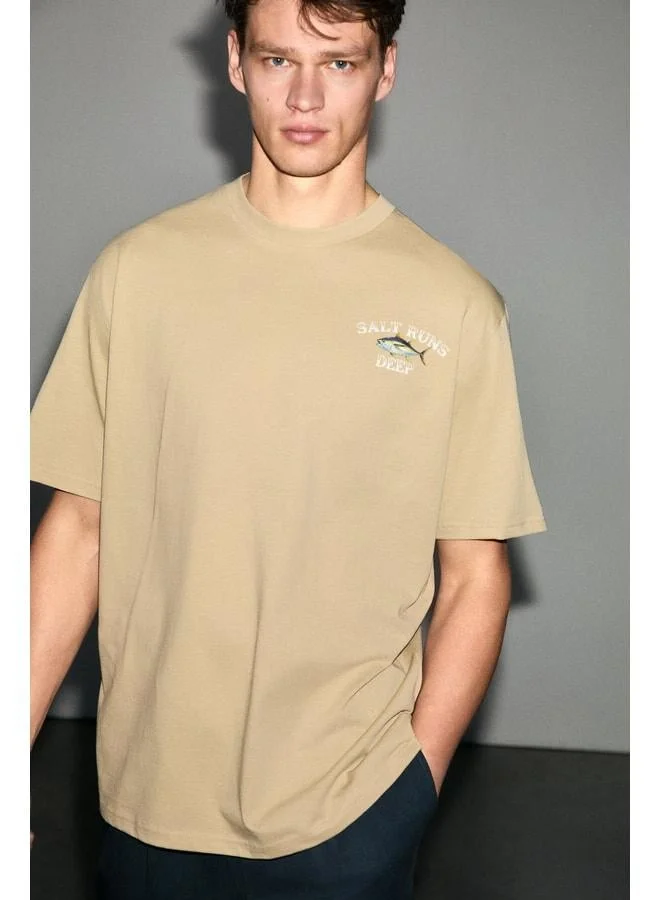 GRIMELANGE SALTY Men's 100% Organic Cotton Round Collar T-Shirt with Detailed Print in Vizon.