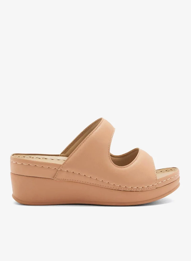 فينتشي صندل بكعب عريض متوسط الارتفاع وأشرطة متعددة