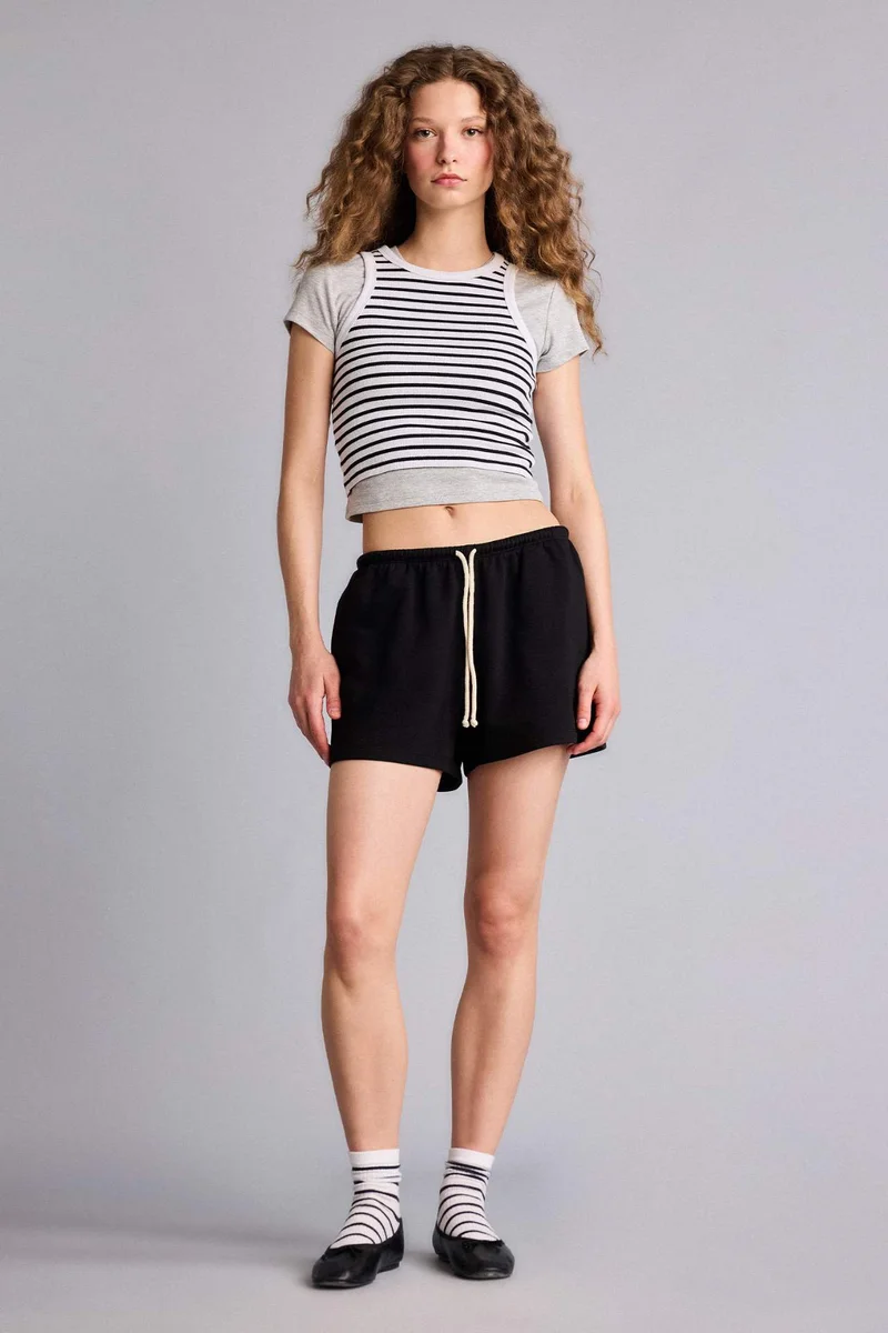ديفاكتو Standard Fit Shorts