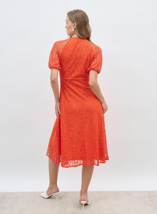 ستايلي فستان ميدي بقصة - بياقة ملفوفة وأكمام قصيرة من الدانتيل الصلب - Image 5