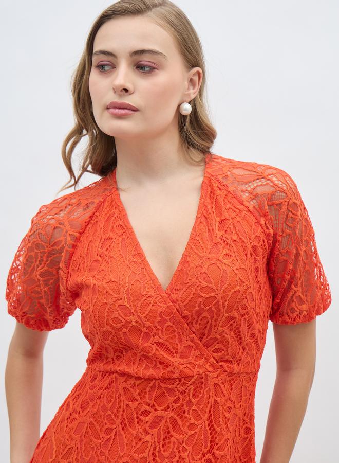 ستايلي فستان ميدي بقصة - بياقة ملفوفة وأكمام قصيرة من الدانتيل الصلب - Image 4