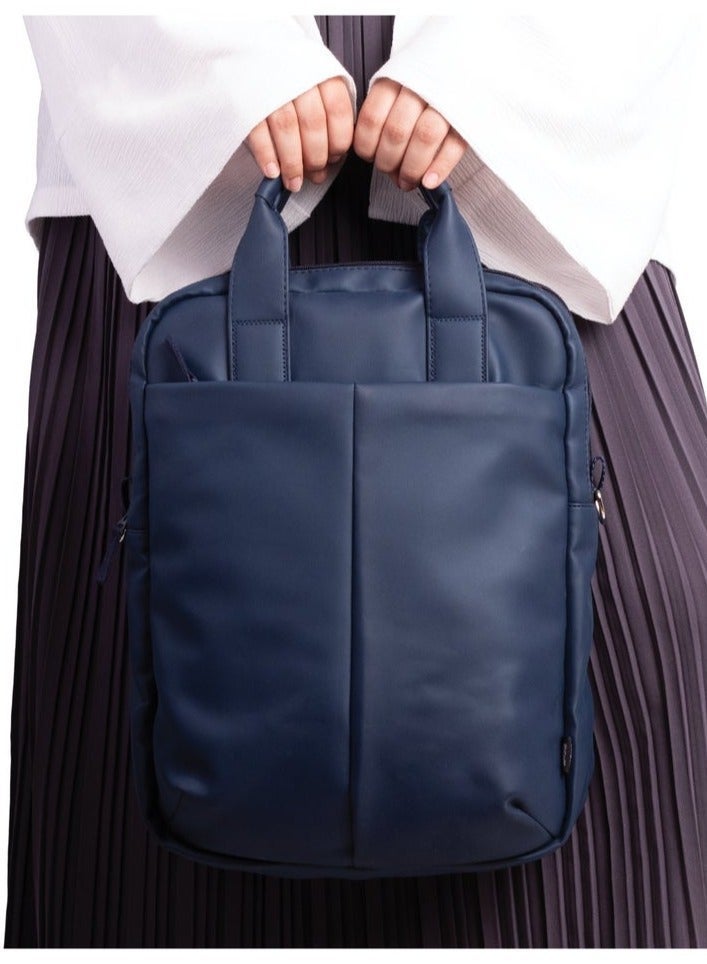 ايه ار سابلاي AR Hybrid Bag من Arij Bags | شنطة متعددة الاستخدام للجنسين بخامة مقاومة للمياه، 3 طرق للحمل، جيب لابتوب وتابلت، مساحة واسعة للاستخدام اليومي والسفر  (كحلي) - Image 5