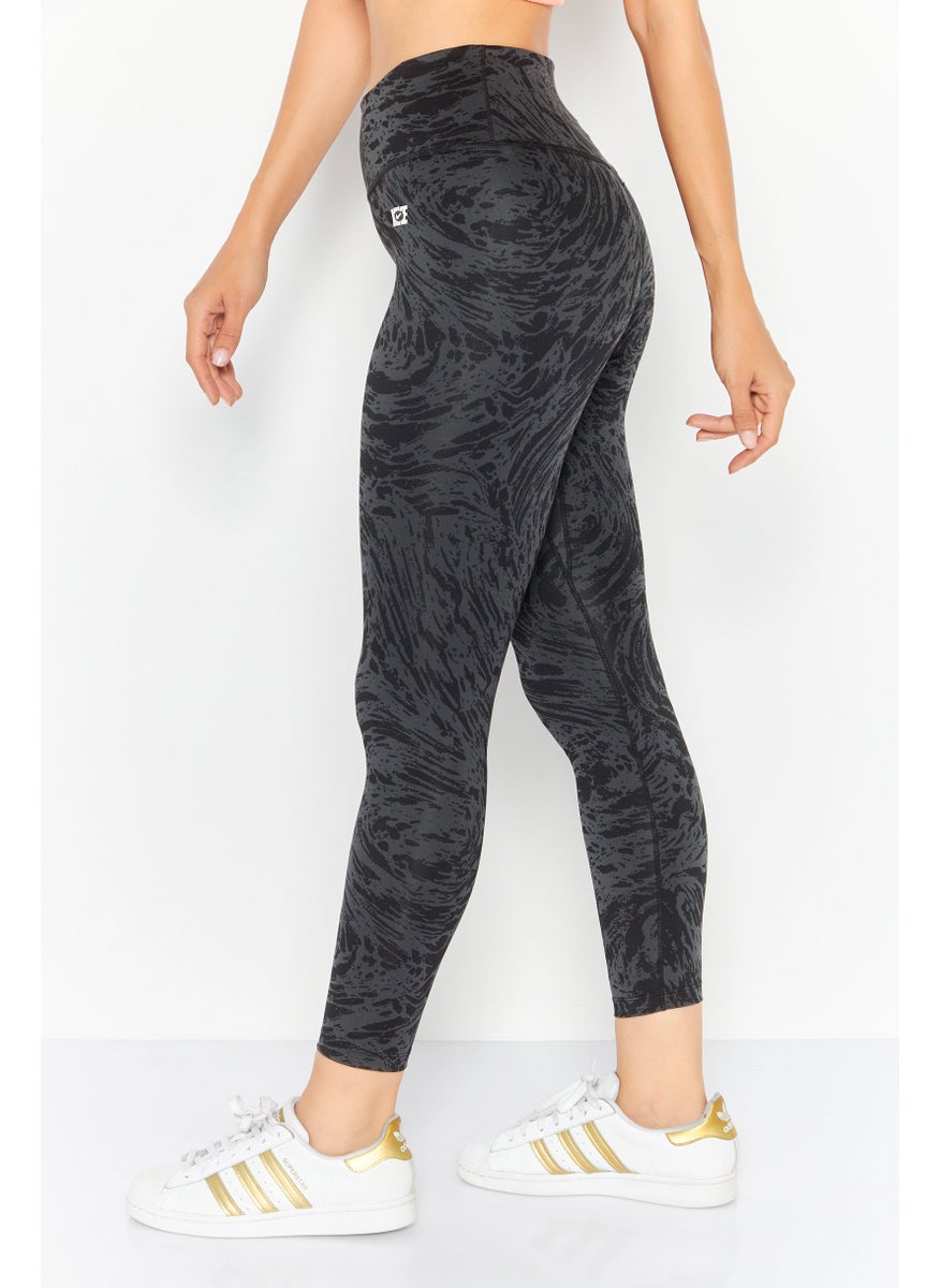 Nike Women Sportswear Fit Pull On Training Leggings, Black  - Image 3