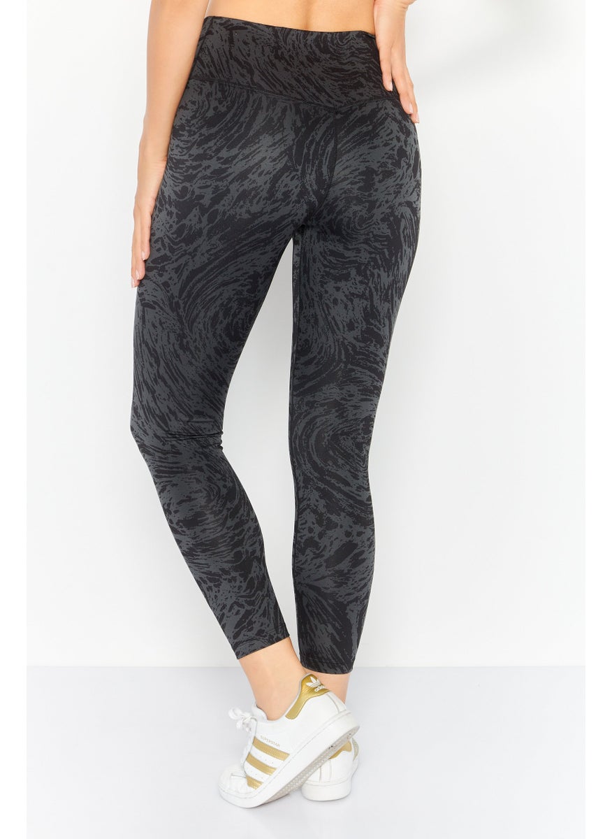Nike Women Sportswear Fit Pull On Training Leggings, Black  - Image 4