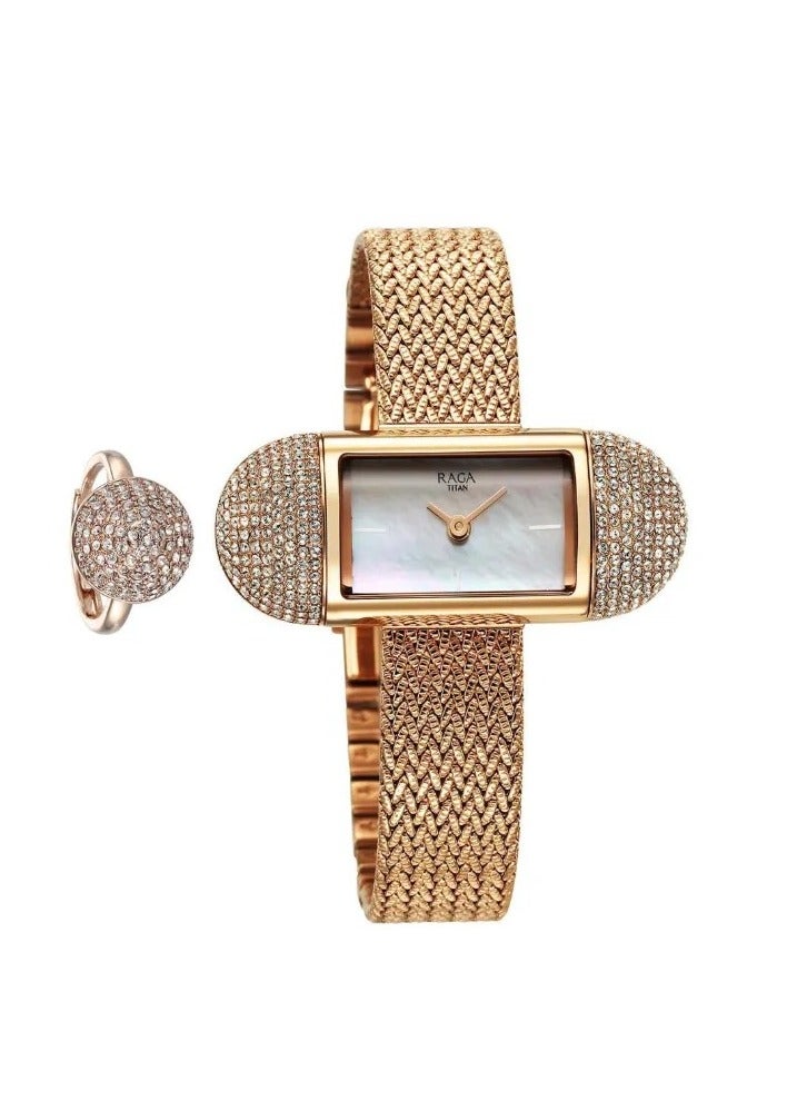 تيتان ساعة تيتان راجا كوارتز بعقارب و مينا من عرق اللؤلؤ و سوار معدني باللون الذهبي الوردي للنساء - Image 1