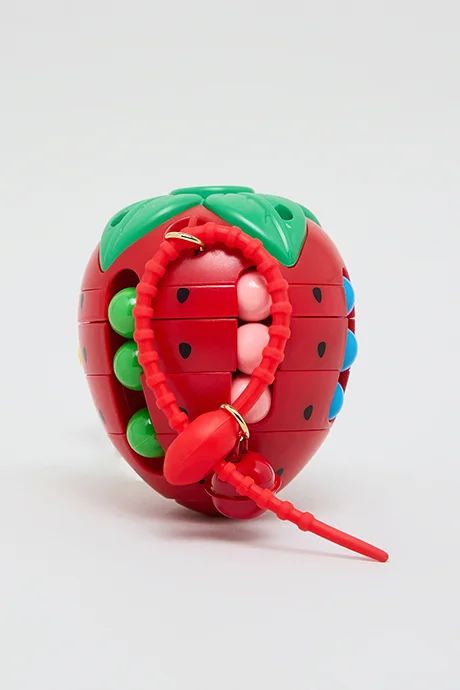 أر أند بي Strawberry Keychain