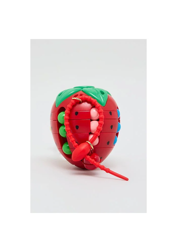 أر أند بي Strawberry Keychain