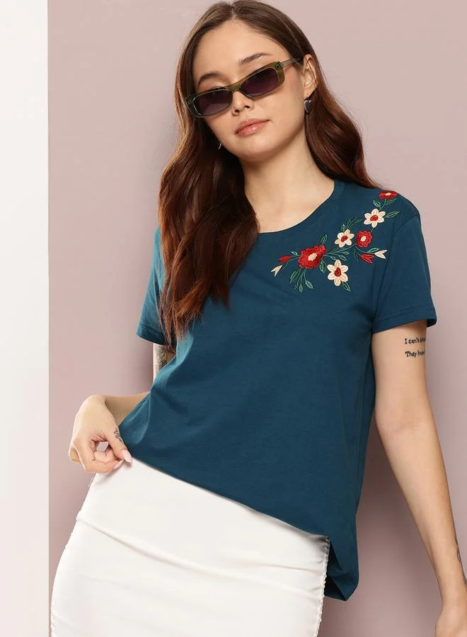 ديلينجر تيشيرت نسائي مطرز بقصة واسعة