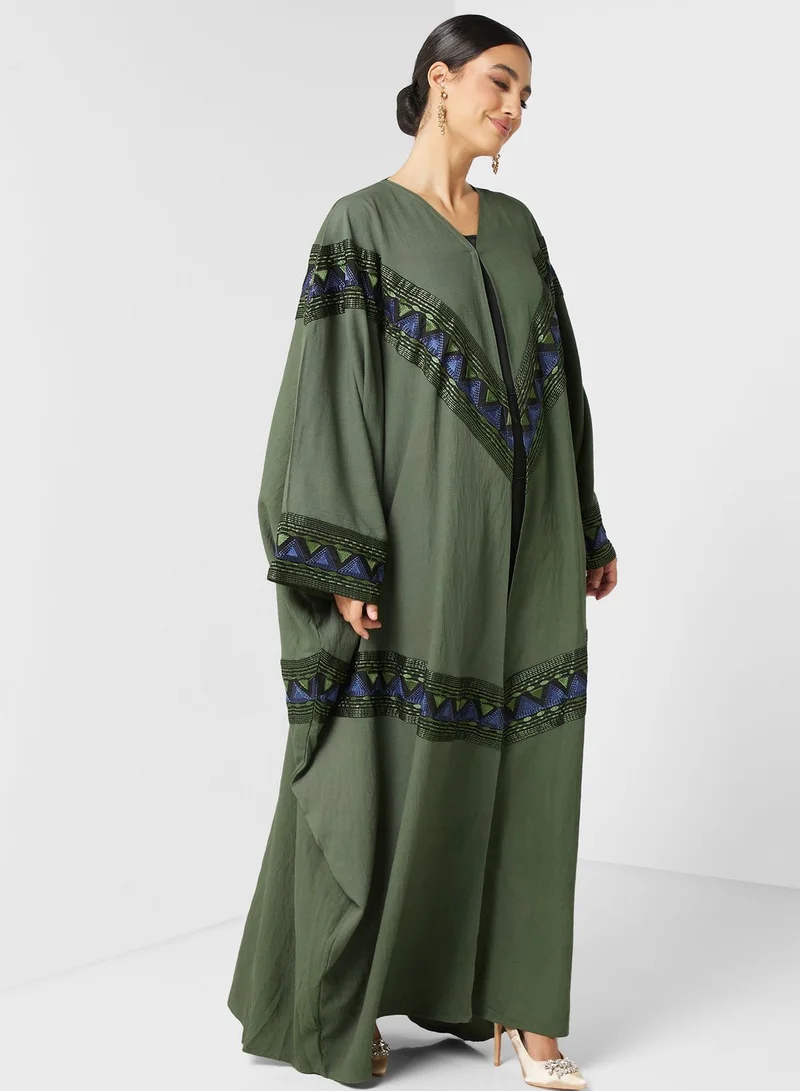hayas closet Embroidered Cape Sleeve Abaya