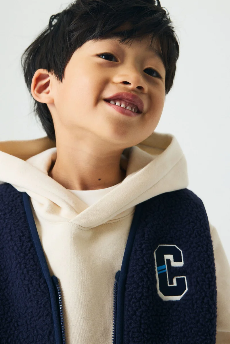 H&M Appliquéd pile gilet