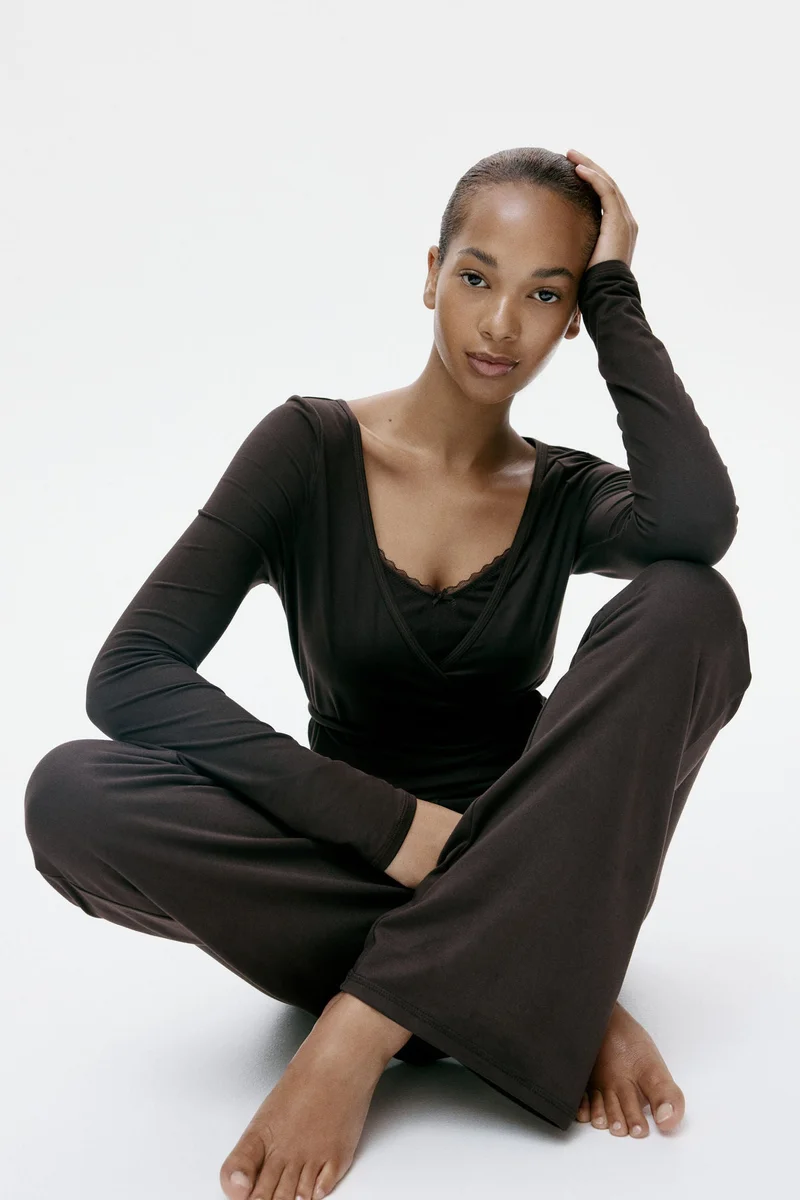 اتش اند ام بنطلون جيرسيه ناعم بحافة واسعة