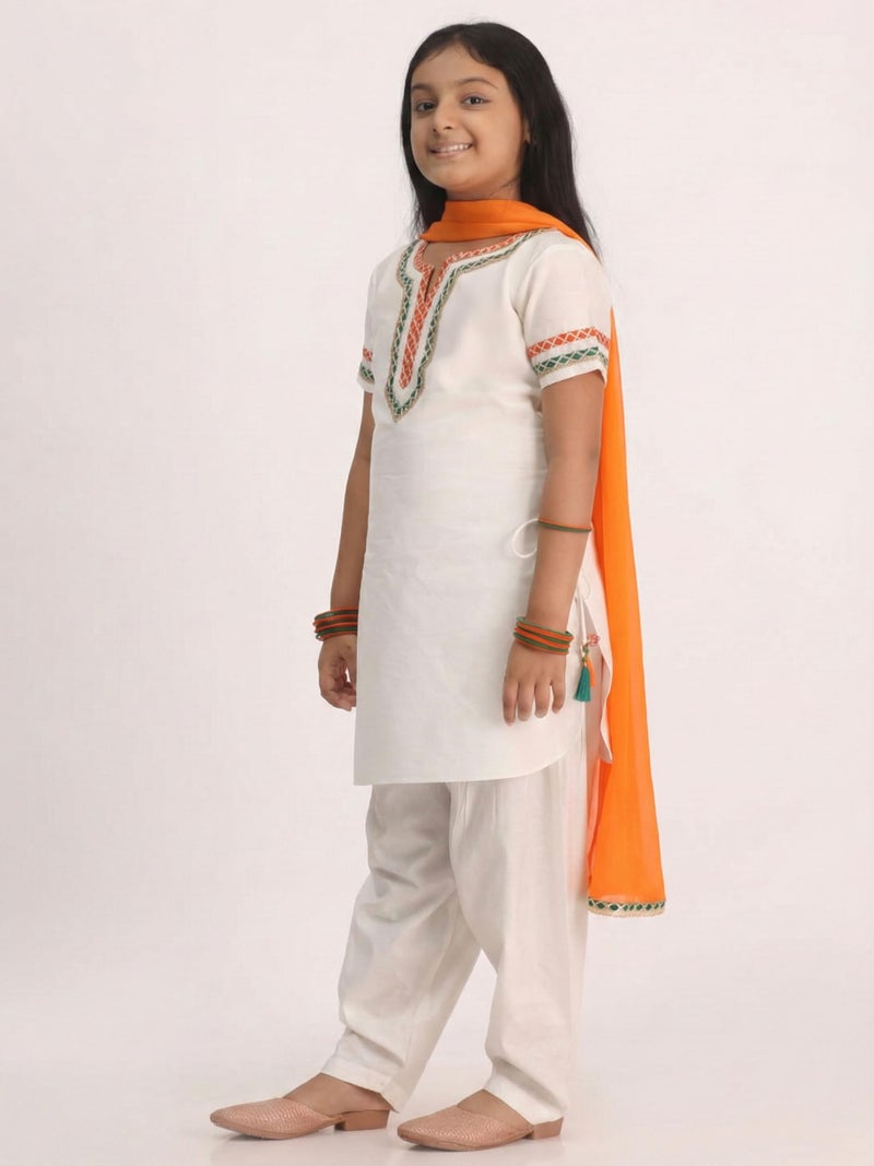 VASTRAMAY Girls White Viscose Kurta Set | Traditional Indian Wear for Independence Day & Republic Day - Image 4