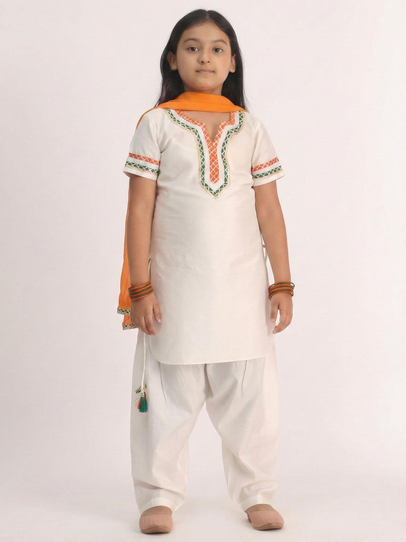 VASTRAMAY Girls White Viscose Kurta Set | Traditional Indian Wear for Independence Day & Republic Day - Image 2