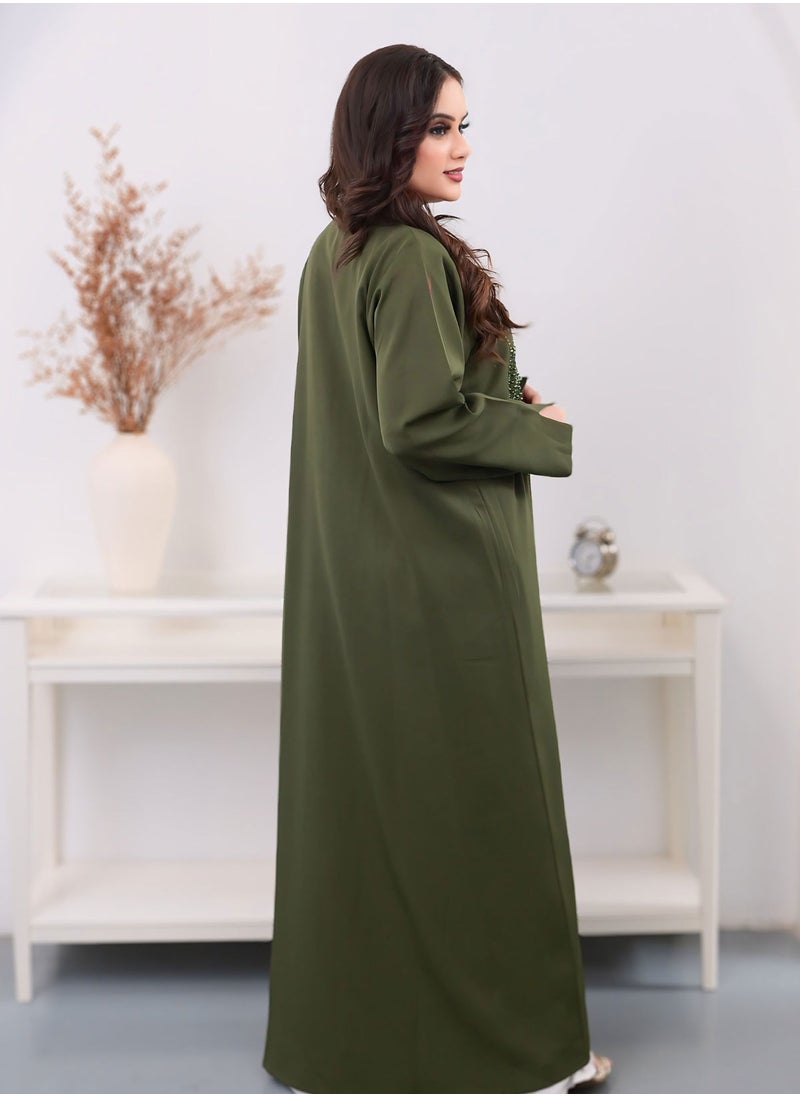 نور زارا - عباية بشت باللون الأخضر الزيتوني مع فستان داخلي متناسق - Image 1